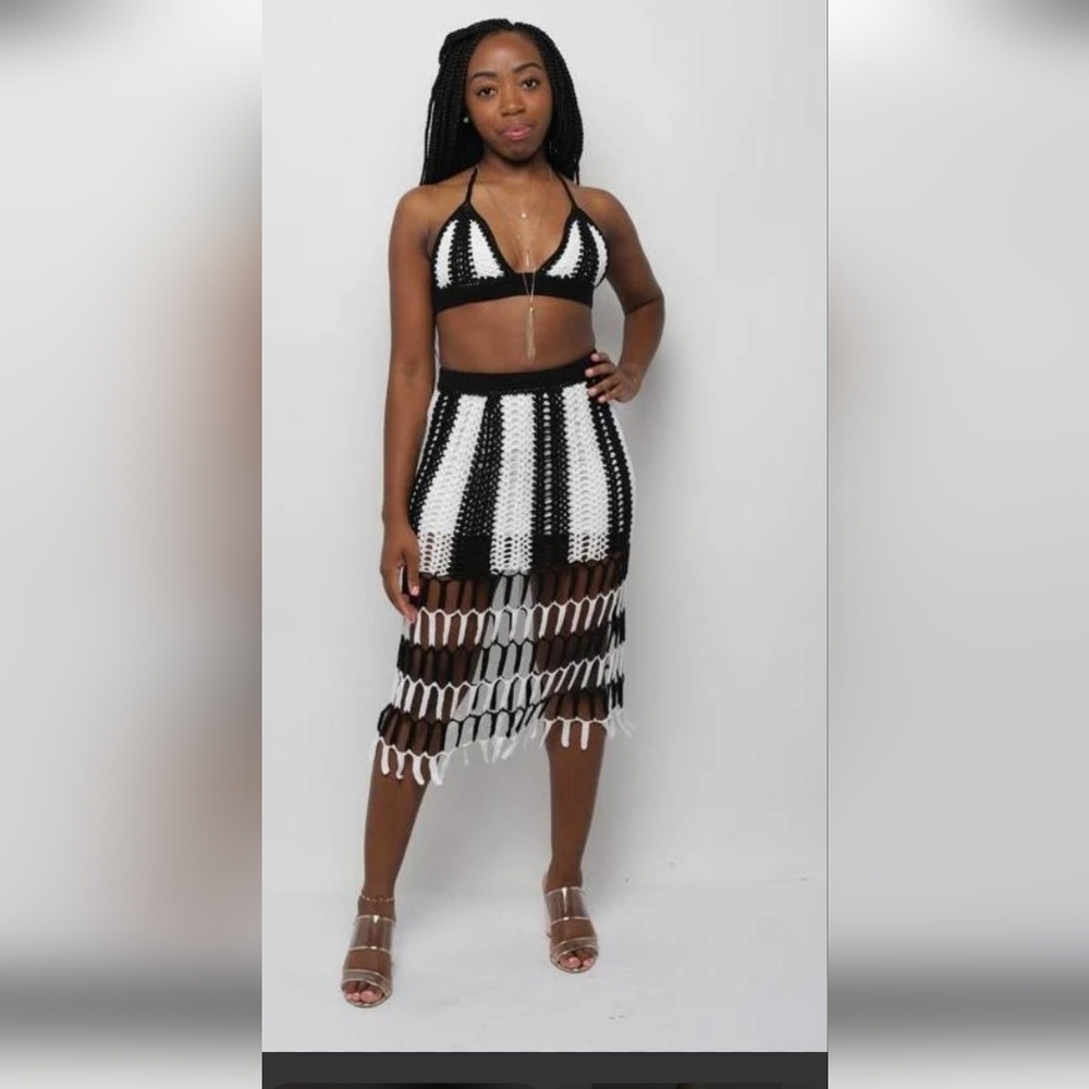 Forever 21 Black and White Knit Midi Skirt Size S